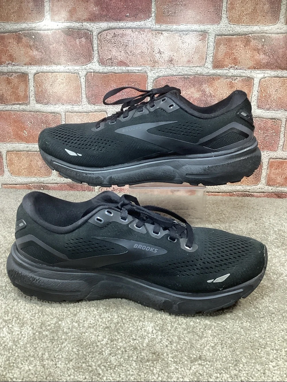 N/A brooks ghost